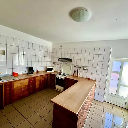 Vila Arly Βίλα Μπρασόβ